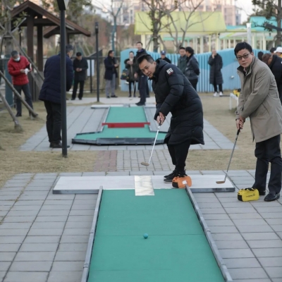 探索迷你高球，點(diǎn)亮團(tuán)隊(duì)之夜：遠(yuǎn)望谷迷高國(guó)際球場(chǎng)引領(lǐng)企業(yè)年會(huì)團(tuán)建新篇章！