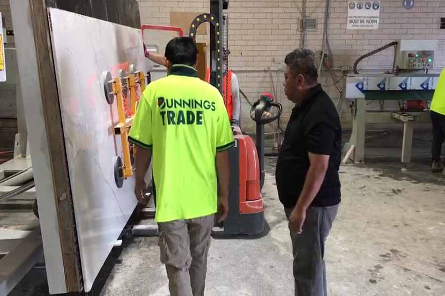 國(guó)外客戶石材加工中心客戶設(shè)備現(xiàn)場(chǎng)